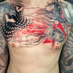 CNX Tattoo Auge Trash-Polka Schwarz Rot Farbklecksen Tattoo Brust von CNX Tattoo Berlin