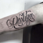 CNX Tattoo Schriftzug Tattoo Kursiv Arm von CNX Tattoo Berlin Prenzlauer Berg