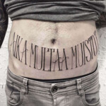 CNX Tattoo Schriftzug Tattoo Bauch von CNX Tattoo Berlin Prenzlauer Berg