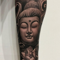 Buddha Tattoo Realistic Armt von CNX Tattoo Berlin Prenzlauer Berg
