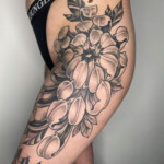 cnx tattoo Peony Tattoo Neotraditional Schwarz-Weiß Oberschenkel von CNX Tattoo Berlin Prenzlauer Berg