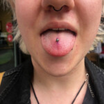 CNX Tattoo Zunge Piercing Titan gestochen von CNX Tattoo Berlin Prenzlauer Berg