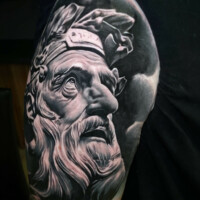 Griechische Skulptur Tattoo Realistic Arm von CNX Tattoo Berlin Prenzlauer Berg
