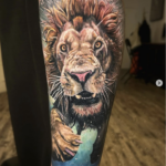 CNX Tattoo Löwe farbig Tattoo Realistic Bein von CNX Tattoo Berlin Prenzlauer Berg