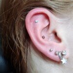 Flat Piercing Opal Titan gestochen von CNX Tattoo Berlin Prenzlauer Berg