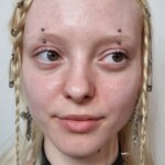 Doppel Augenbrauen Piercing Titan gestochen von CNX Tattoo Berlin Prenzlauer Berg
