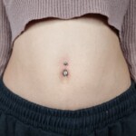 Bauchnabel Piercing Titan gestochen von CNX Tattoo Berlin Prenzlauer Berg