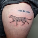 Leopard Mikrorealismus Filigran Tattoo Oberschenkel von CNX Tattoo Berlin Prenzlauer Berg