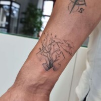 Puzzle Fineline Mikrorealismus Filigran Tattoo Unterarm von CNX Tattoo Berlin Prenzlauer Berg