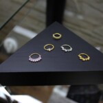 Große Auswahl an Daith Piercing Kristall aus Titan, 18K Gold und Chirurgenstahl in CNX Tattoo Berlin Prenzlauer Berg
