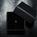 Ohr Piercing Titan Bunt Kristall von CNX Tattoo Berlin Prenzlauer Berg