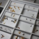 Große Auswahl an Piercing Aufsätzen aus Titan, 18K Gold und Chirurgenstahl in CNX Tattoo Berlin Prenzlauer Berg