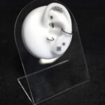 Individuelle Ohr-Piercing designs Kristall in Berlin - CNX Tattoo Studio Prenzlauer Berg hilft dir , dein einzigartiges Ohrdesign zu kreieren