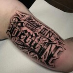 Schriftzug Tattoo Arm von CNX Tattoo Berlin Prenzlauer Berg