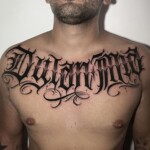 Schriftzug Tattoo Brust von CNX Tattoo Berlin Prenzlauer Berg