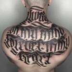 Schriftzug Tattoo Rücken von CNX Tattoo Berlin Prenzlauer Berg